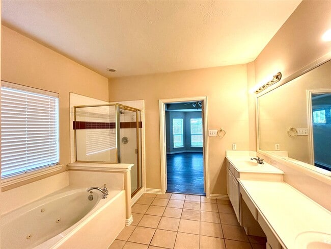 Building Photo - 2518 Brittany Lakes Dr