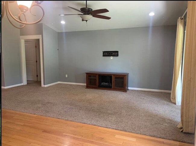 Building Photo - Beautiful East Medford 4 Bedroom 2 Bathroom Home