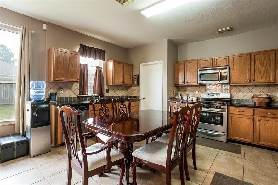 Building Photo - 21910 Willow Downs Dr