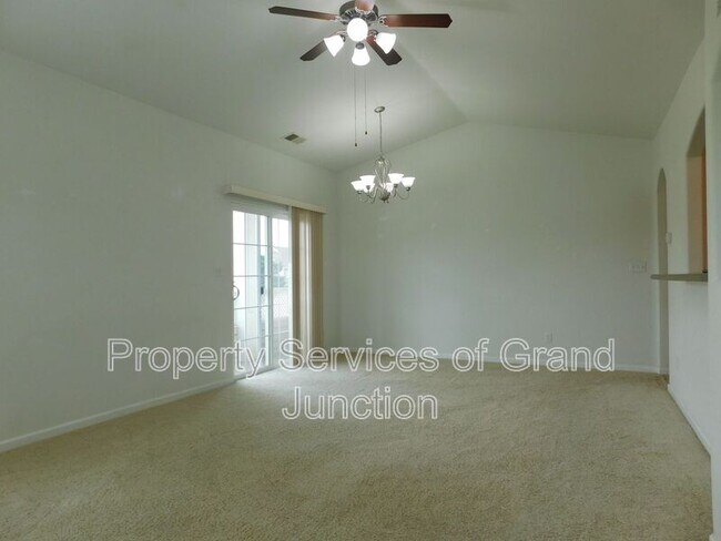 Building Photo - 2464 Thunder Mountain Drive