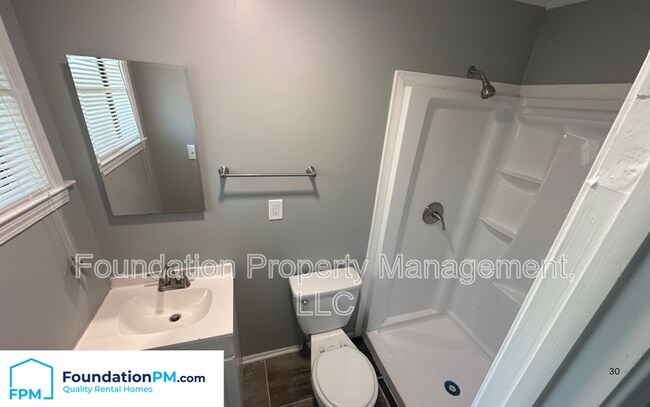 Building Photo - 2282 Devoy Ave