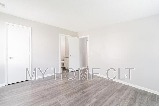 Building Photo - 6158 Meadow Rose Ln