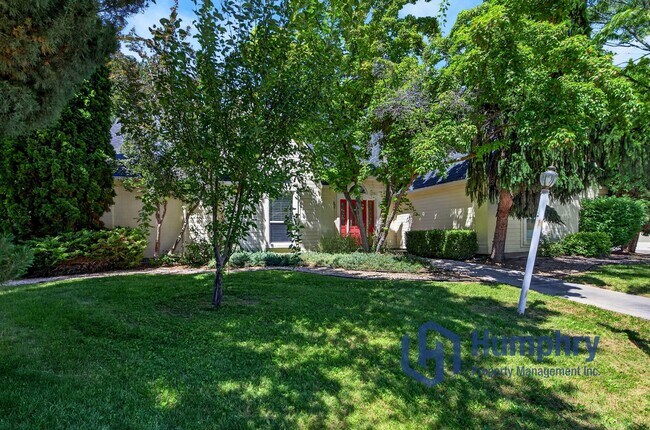 Building Photo - Beautiful home in Eagle near Eagle Hills Golf Course