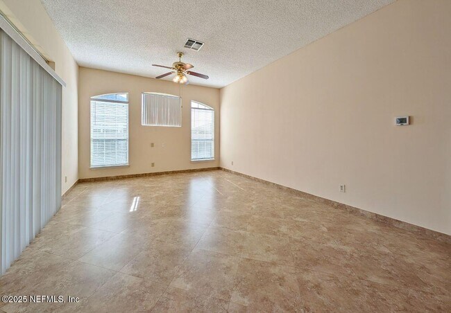 Building Photo - 2413 Cedar Trace Dr W