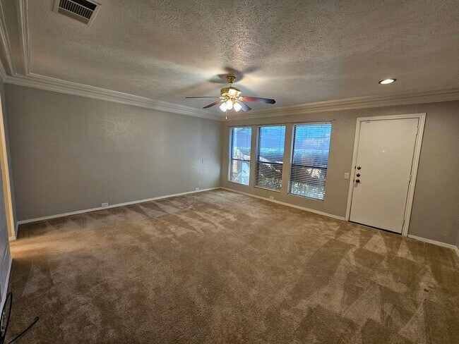 Building Photo - AVAILABLE NOW!