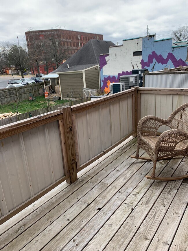Balcony - 810 N Limestone