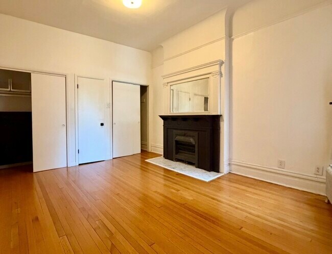 Building Photo - 5135 S Dorchester Ave