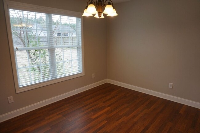 Building Photo - 3 Bedroom 2.5 Bathroom home located in Rogers Farm in Hubert!