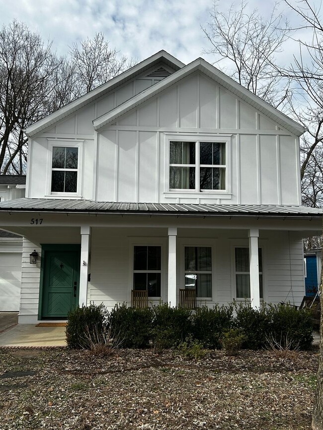 Building Photo - UNFURNISHED Beautiful Large Home Available Now on North Walnut in Fayetteville !!