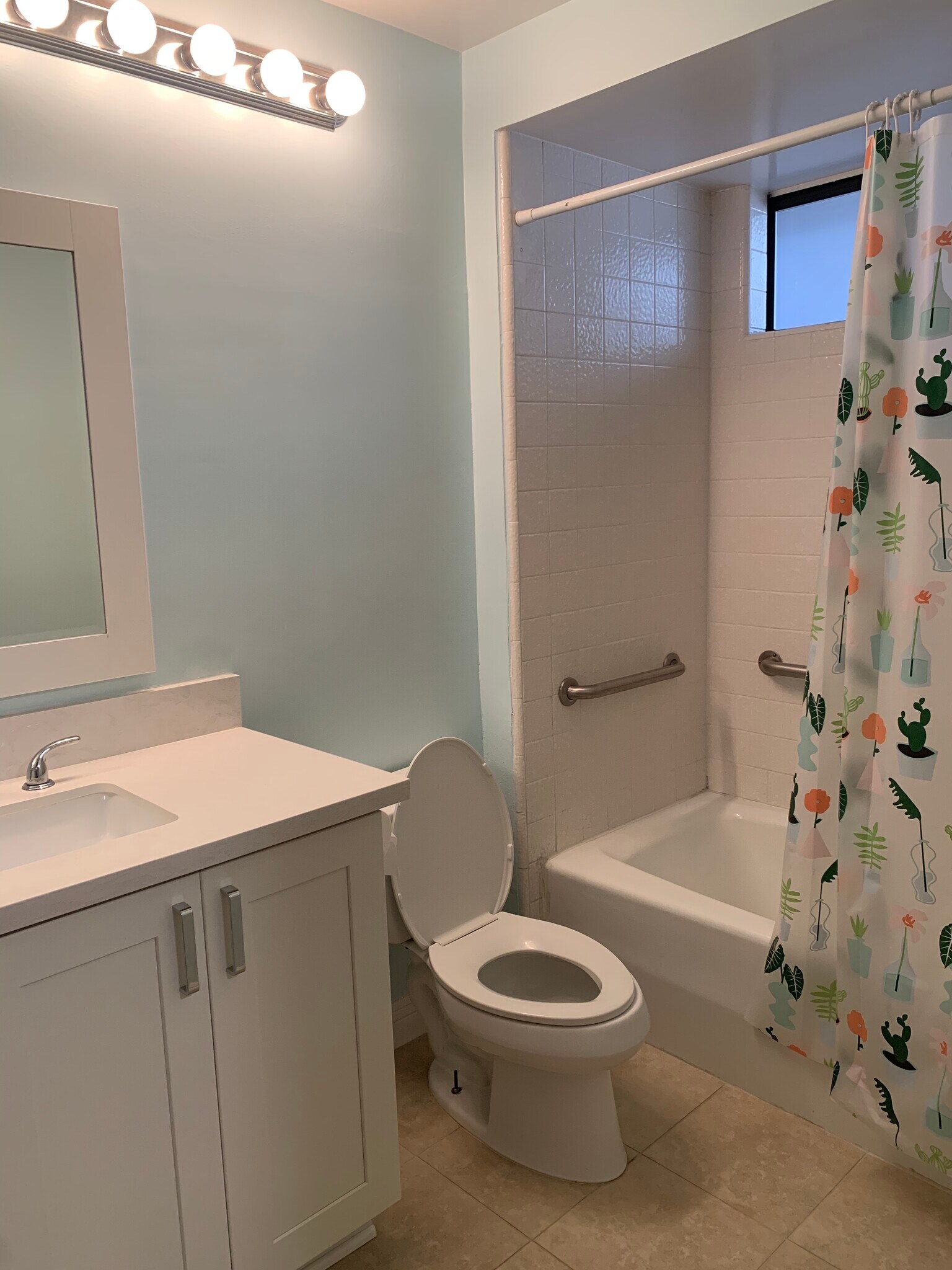 Building Photo - 2032 E Bermuda St