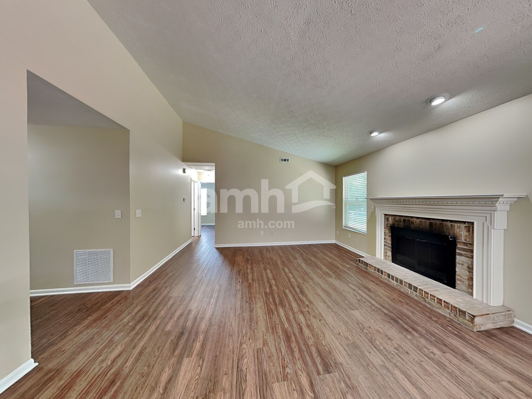 Building Photo - 3915 Little Creek Dr