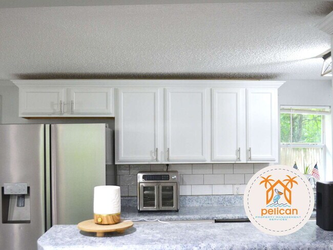 Building Photo - Beautiful home for rent on a spacious corner lot with a fantastic layout!