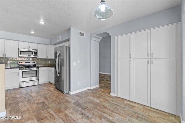 Building Photo - 3260 S Laguna Dr
