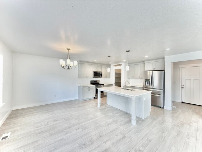 Building Photo - 3 Bed | 2.5 Bath | 2,365 sq ft above grade | Full unfinished basement | 2-car garage