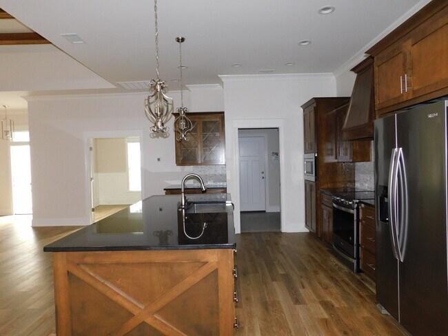 Building Photo - Grove Point Beauty