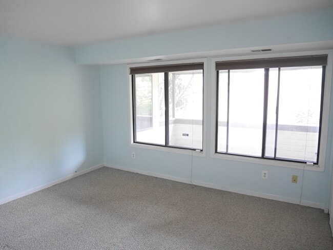 Building Photo - Beautiful 2 Bedroom Condo with a Loft- PRIME LOCATION!!