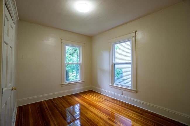 Building Photo - 833 Sumner Ave