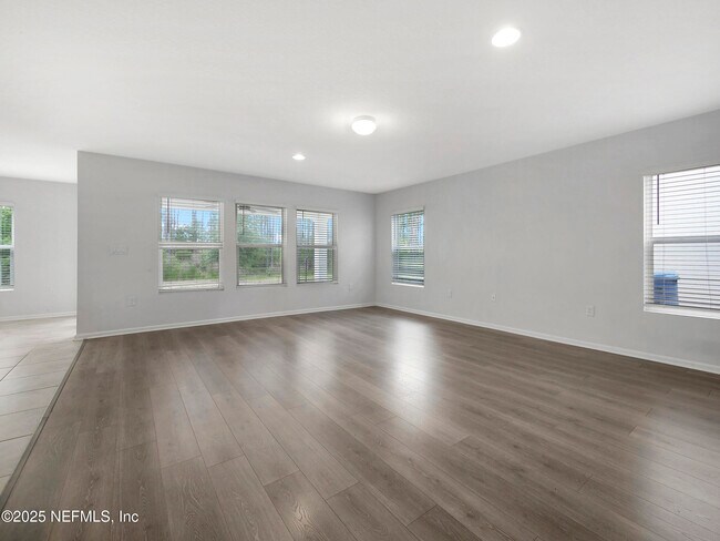 Building Photo - 597 Meadow Ridge Dr