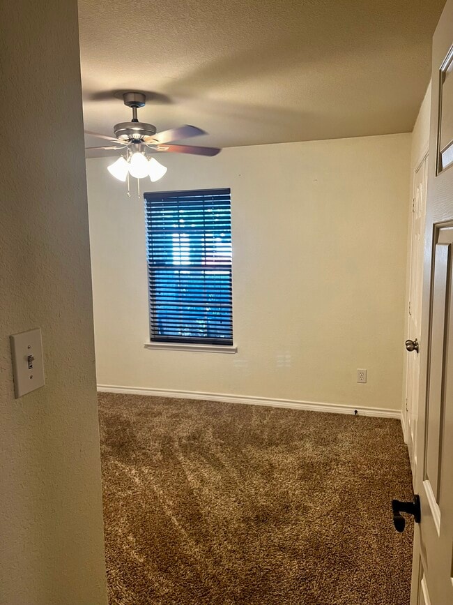 Building Photo - 1600 Knight Trail