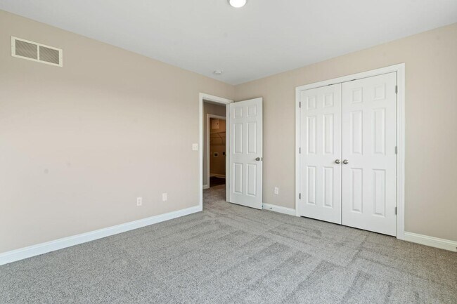Building Photo - 916 Camden Ct