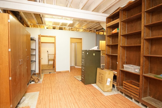Building Photo - 223 S Bayshore Dr