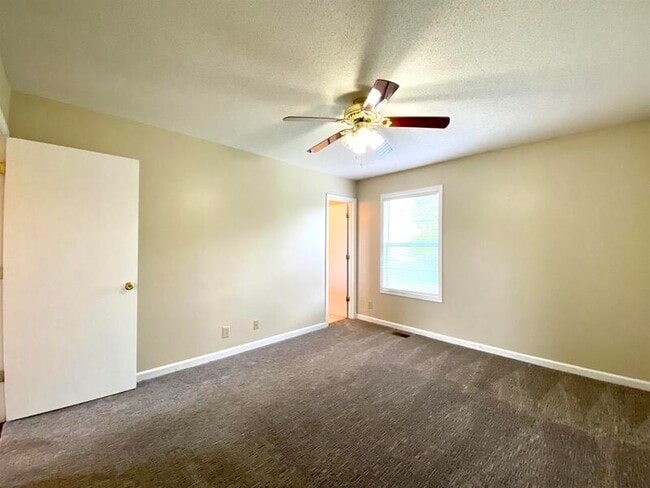 Building Photo - 701 Carbondale Dr