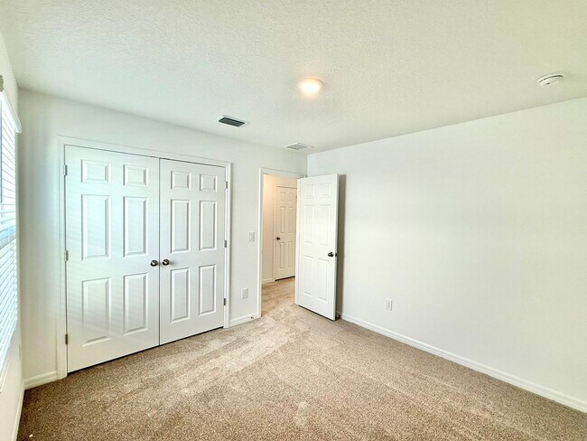 Building Photo - Step into style – Lease this 4Bed gem in D...