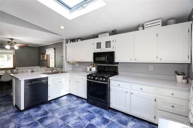 Building Photo - 53 N Evergreen Dr