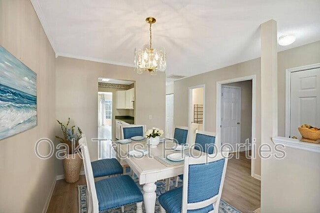 Building Photo - 1366 Pinnacle Ln