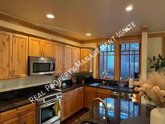 Building Photo - 2157 NW Lolo Dr