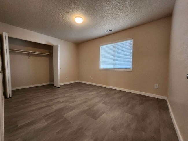 Building Photo - 3475 Cochran Dr