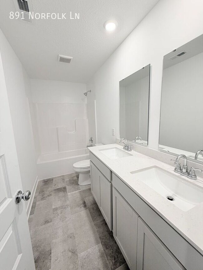 Building Photo - 891 Norfolk Ln