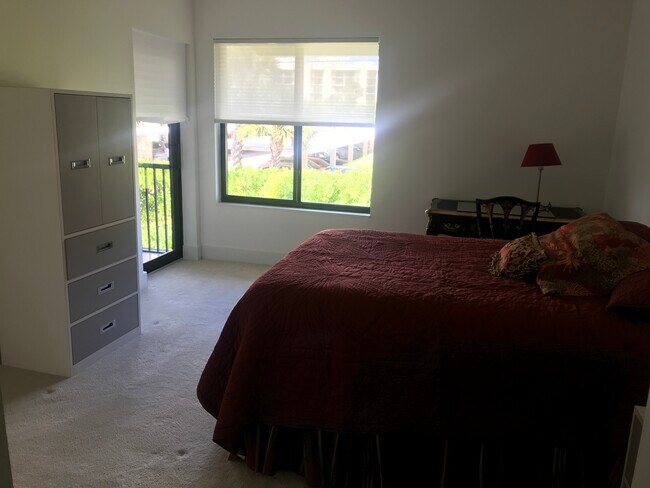 Master Bed - 935 Sweetwater Ln