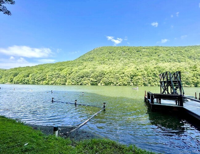 Building Photo - 15 Locust Dr