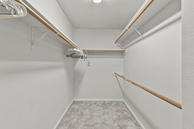 Building Photo - 630 Hawthorn Pl