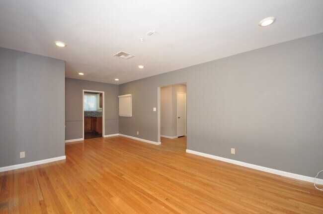 Building Photo - 20151 Hart St