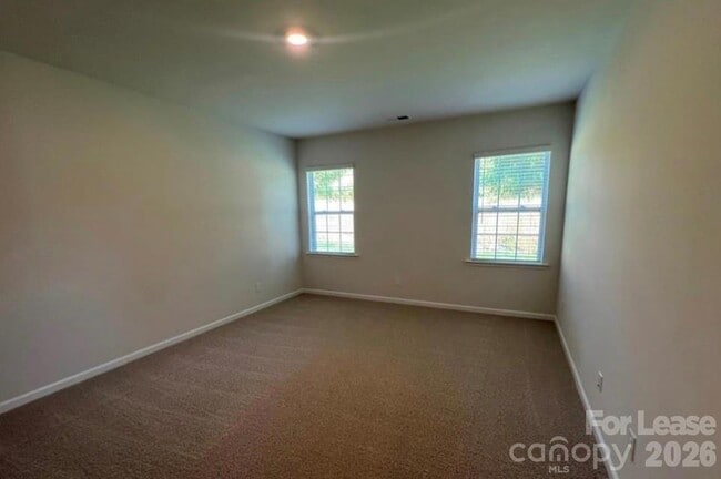 Building Photo - 1924 Vanderlyn St