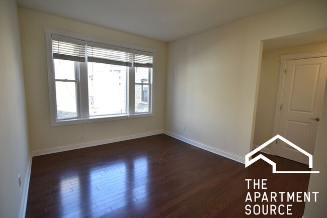 Building Photo - 3804 N Pine Grove Ave