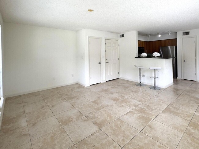 Building Photo - 1000 Crystal Way