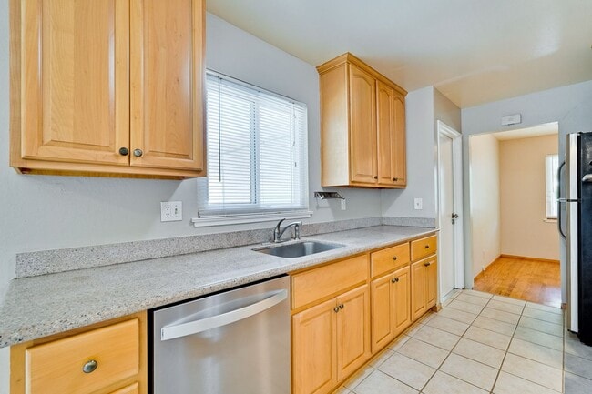 Building Photo - Charming 3-bedroom, 2-bathroom ranch-style...