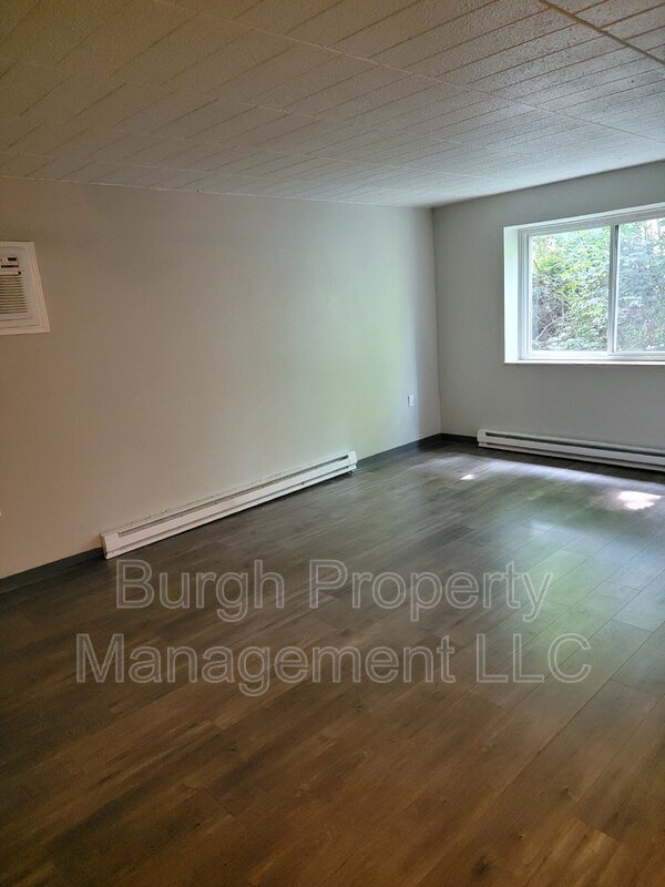 Building Photo - 634 Southcrest Dr