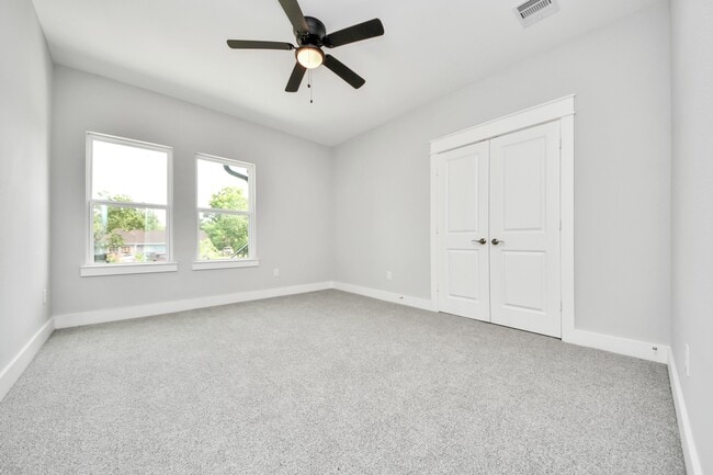 Building Photo - 1307 Laskey St