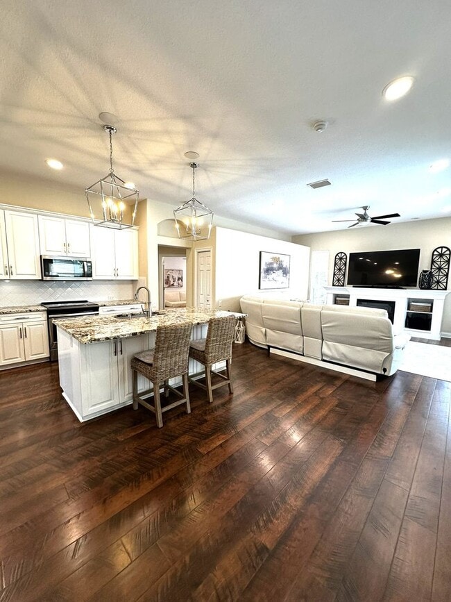 Building Photo - Furnished Six Month Rental - Gorgeous 3/2/2 Pool/Spa Home Tierra Verde