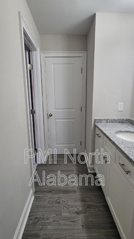 Building Photo - 130 Creekmound Dr