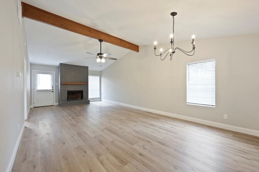 Building Photo - Woodland Park Townhomes