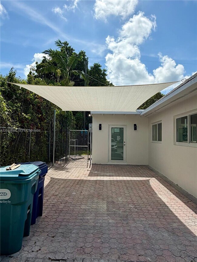 Building Photo - 8235 SW 62nd Pl