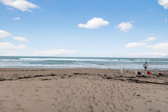 Building Photo - 9940 S Ocean Dr