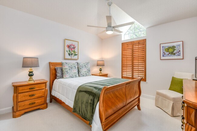 Building Photo - Luxury 3-bedroom - 4 bath with garage
