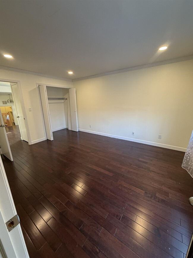 Building Photo - 27 Marina Ky