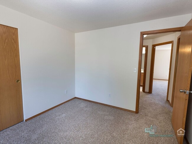 Building Photo - 50% off first full month of rent - Stunnin...